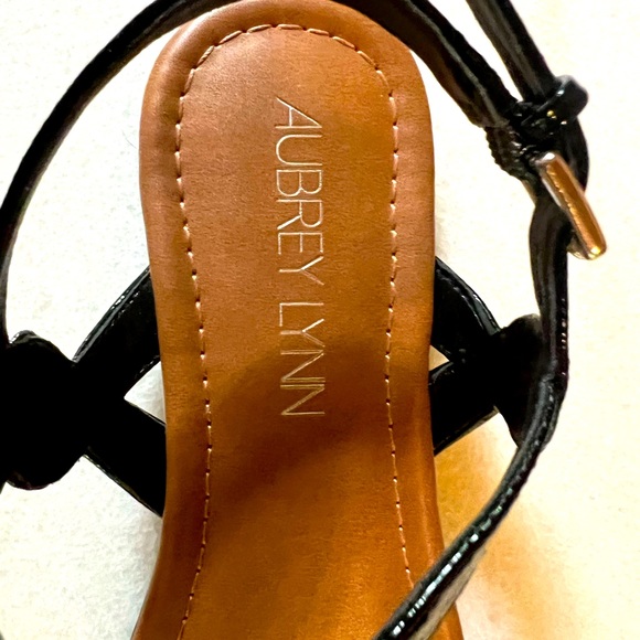 New Aubrey Lynn Black Patented Flats Sandals Size 7 - Picture 4 of 9